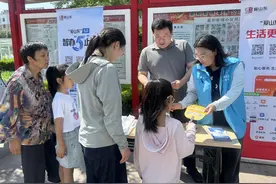 “爱山东”进社区，居民体验“掌上政务”便捷图片