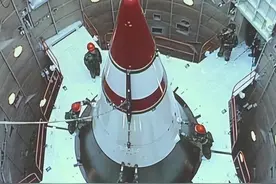 中国一年造出100多枚核弹，老美彻底傻眼：年轻人不要太冲动！图片