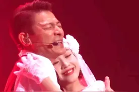 刘德华上海演唱会哭了！舞伴深情流露，女网友表示：酸了！酸了！图片