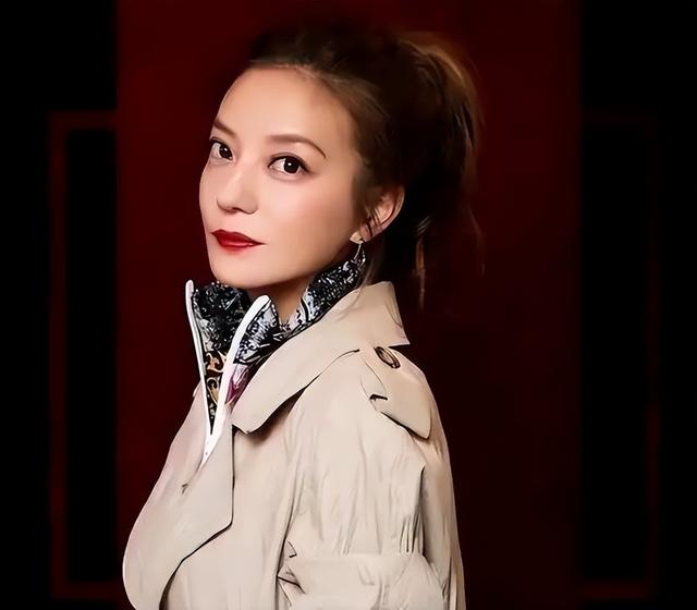 封杀四年，49岁赵薇突传消息，因胃癌去世传闻5个月前就真相大白