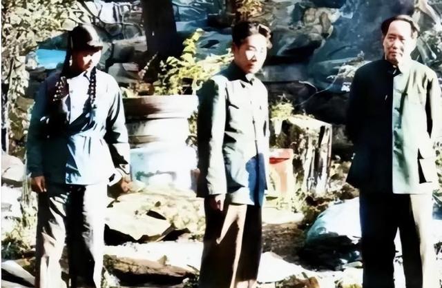 刘思齐有多美？1949年的一张留影，那年她19岁清丽脱俗气质不凡！