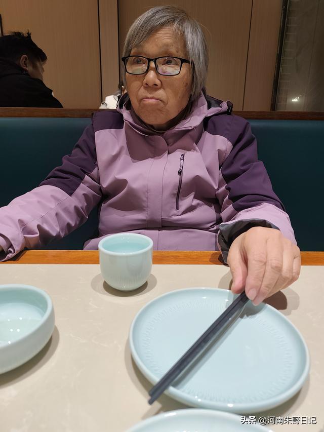 讲述我的写作故事43，《2025年开封赏菊记》。