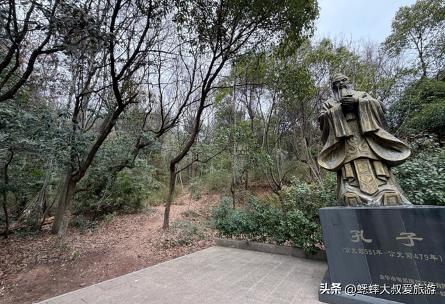 来浙江“全景名山”吧，可360度观赏城景，2026春日氛围感很足！