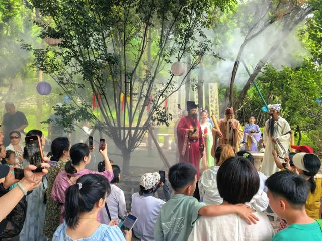 从浪浪山到蓬莱阁，这场仙境之旅太懂打工人了