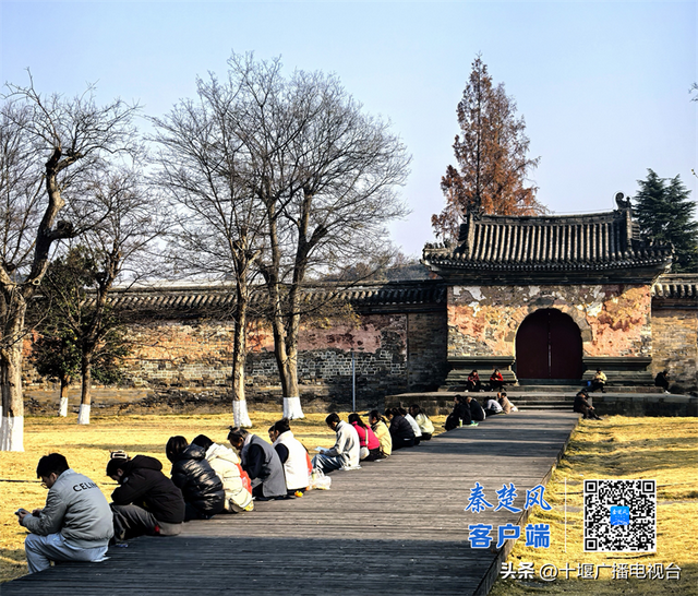 冬日暖阳沐武当，玉虚宫韵醉游人