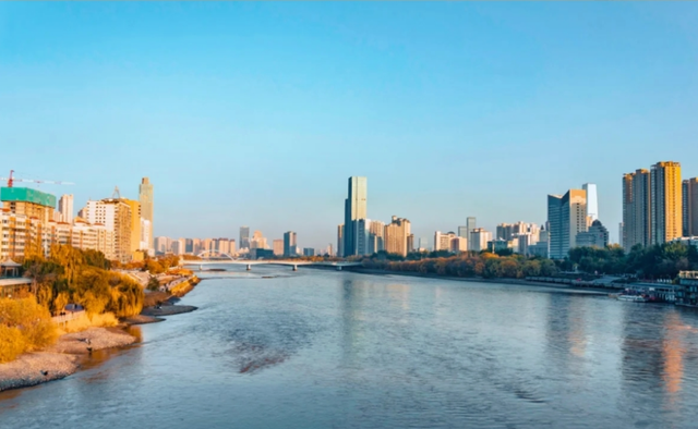 七里河畔晨光好 文明城市气象新