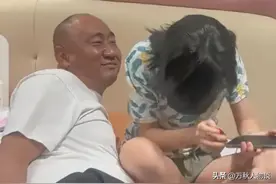 山东父亲喝醉后进女儿房间！转账给她消费，网友神评论：女大避父图片