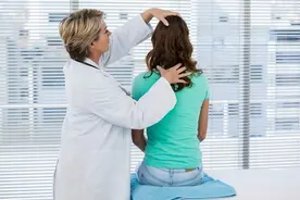 脖子疼痛，不一定是颈椎病，还可能是这3个原因，提醒：别大意了图片