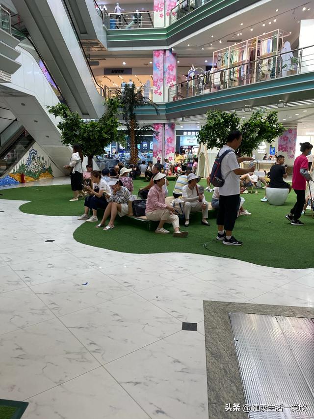 孩子带我购物，重新开业的商场我第一次来，设计很人性化