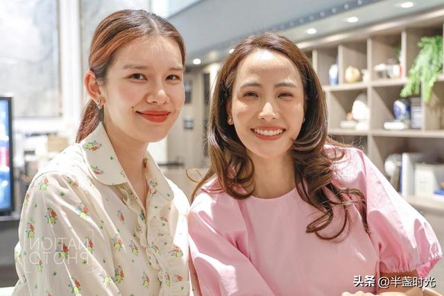 39岁泰国现任第一夫人好漂亮，穿衣打扮像大学生，一点中年感没有