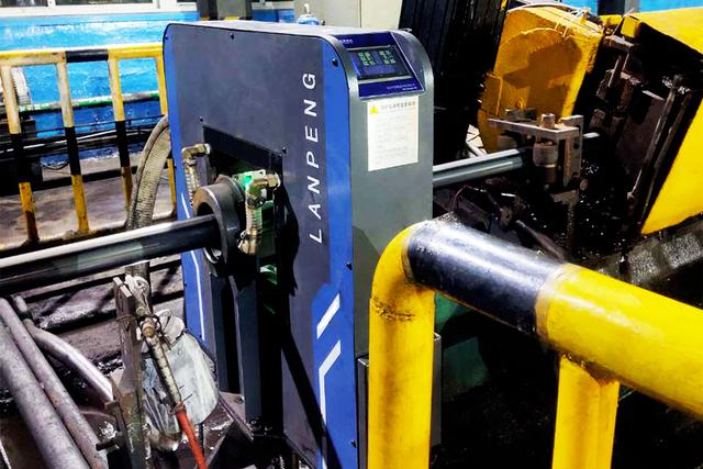 双轴测径仪的精度和测量范围之间有怎样的关系？