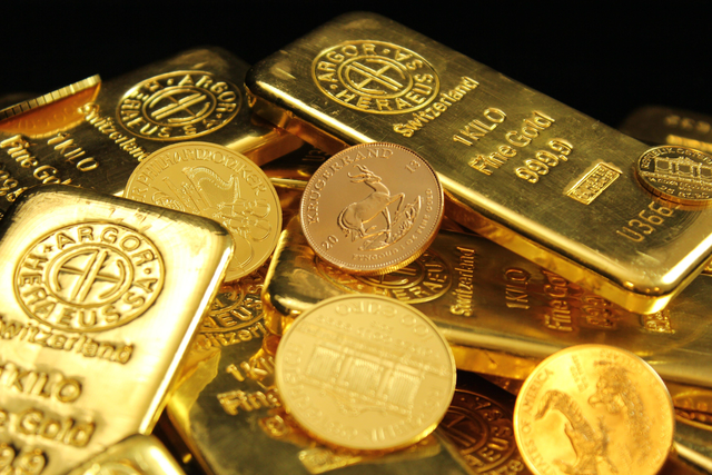 央行狂买黄金超美债！金价创新高	，是顶还是起点？