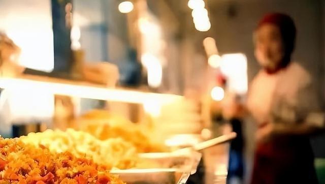 北京下了死命令，2027年底前，所有中小学必须告别“校外配餐”