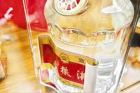 宣称有特殊渠道 低价五粮液造假糊弄人图片