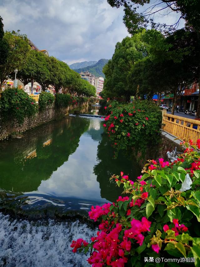 开着房车避暑季：金秀县城是山水瑶城景区，一场房车与自然的邂逅