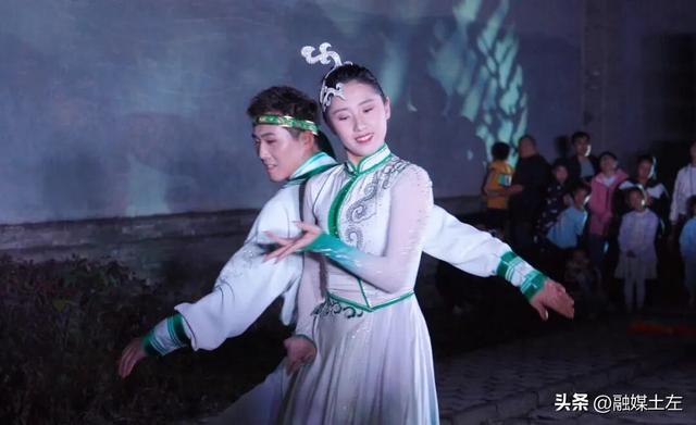 土左旗古城文化园举办沉浸式文化巡游汉服古韵演绎千年风情