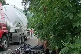 太吓人！南充车祸一女子头盔及脑袋疑似被撞飞。现场惨不忍睹图片