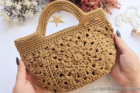 钩个小巧又好看的手拎包，迷你拼花饺子包教程，新手也能快速学会图片