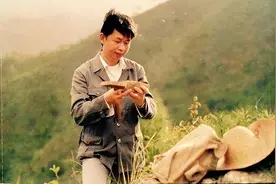 放弃铁饭碗，死守荒废矿山十年，福建傻小子挖出了上千吨黄金图片