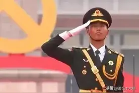 张自轩，转业后辞去“铁饭碗”工作，直播带货，他会后悔的图片