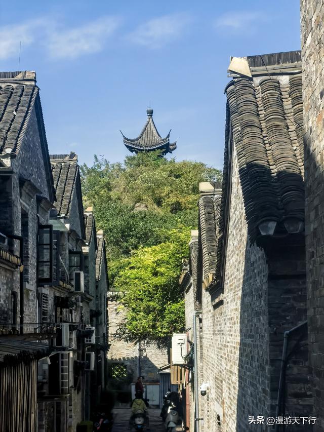 镇江西津渡的看点不在仿建古街，而是云台山上