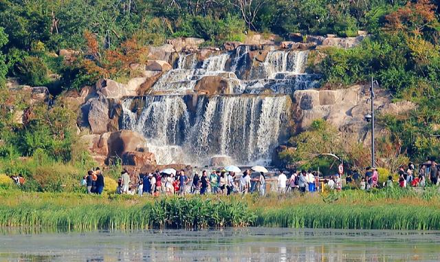 上海双子山内部曝光：7层藏1500车位，技术破解软土造山