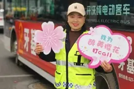 化身逐花“蜜蜂” 武汉公交周末连开通两条赏花专线图片