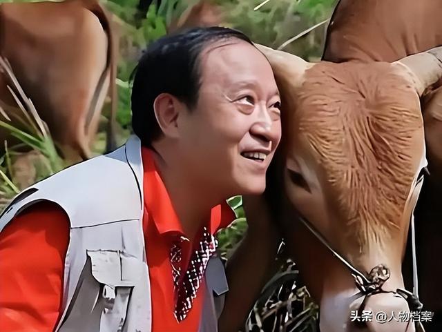 冯巩也没想到，家产尽失的牛群，如今终于找到了晚年的“依靠”