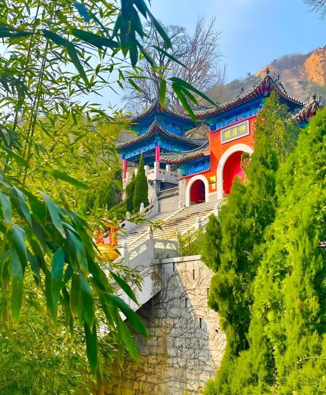 山东这座被低估的仙山，比避暑更让人上头的，是它的水和故事！