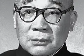 “计划生育”发起人：要求人民生1个孩子，自己娶两个老婆生8个！图片