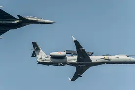 拿平民当挡箭牌？印预警机挂民码上天，巴铁不惯着，果断亮出PL15图片