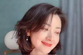 为什么有的中年女人，打扮再精致，依旧大妈感十足？原因在这3点图片