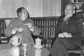 胡志明“慷他人之慨”荐举韦国清为上将，致使多人在评衔中受影响图片