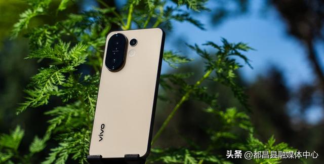 3000内公认“拍照好颜值高”的5款手机，8月重点考虑，拍照很清晰