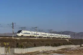 速戳！草原铁路加开旅客列车图片