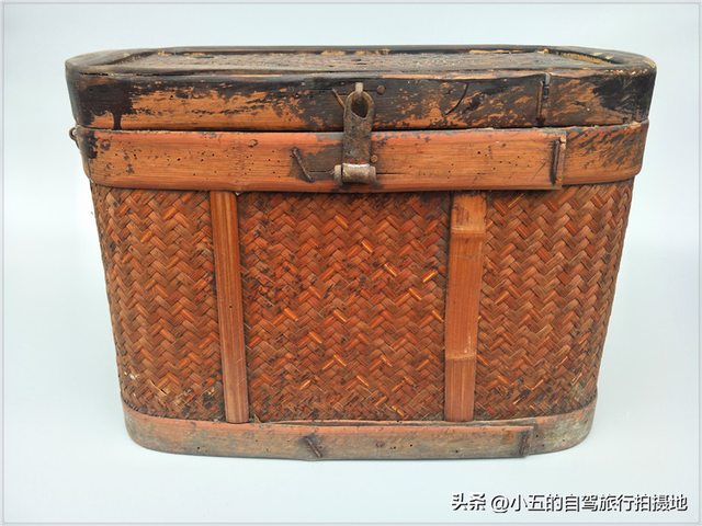 2025塔川红叶季指南：从臭鳜鱼到脱口秀，古村里的N种打开方式