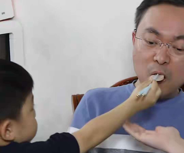 老天太残忍！蔡磊妻子痛苦自曝处境，丈夫濒临死亡，可怜6岁儿子