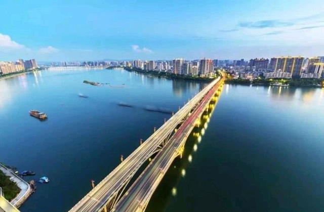 广东“巨无霸”地级市，面积比广州、湛江都大，人口不到深圳13