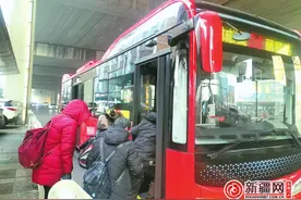 乌鲁木齐：8路34路公交车上新 暖气热了车间距小了图片