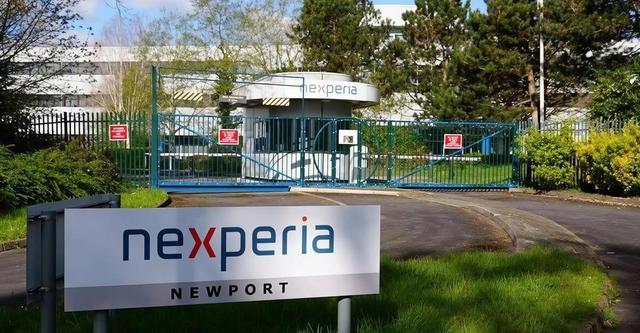 诺基亚退市震惊手机圈，老粉泪目怀念青春，未来动向成谜。