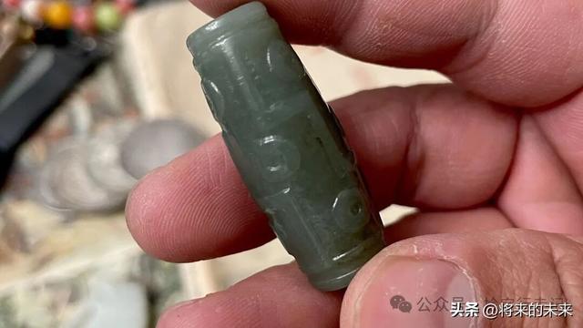 北京废品站“捡宝	”，满满一大堆	，还藏了一个白玉锁