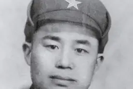 二野两大王牌军长，建国后都因作风问题被一路到底、开除党籍图片