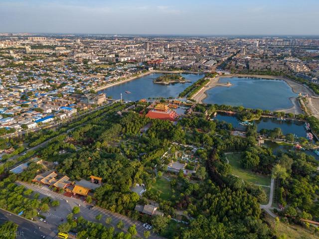 我是贵州人，从开封和洛阳旅行回来，实话实说两座城市差距太大了
