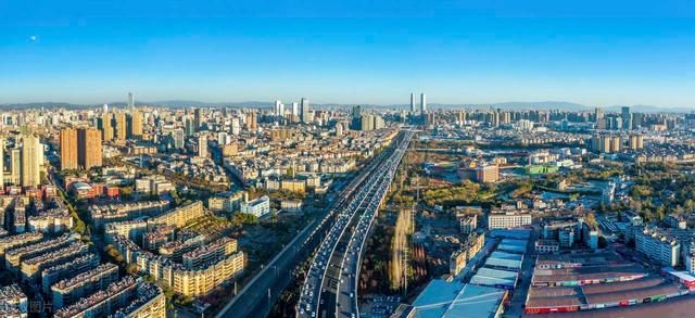 刚从昆明回来，毫不客气说，绝对是计划单列市中，适合宜居的！