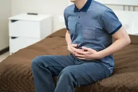 医生提醒，反复出现这4种症状，多半是胃癌来了，尽早去医院体检图片