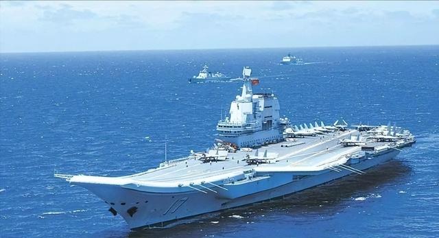 福建舰惊艳全球，美媒坦言难以置信，俄称中国需10年才能赶上自己