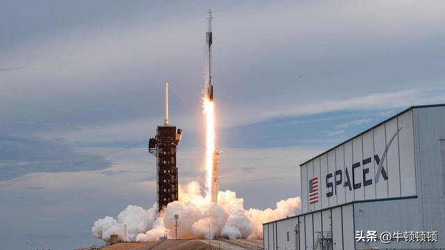 奥特曼跨界“剿杀	”SpaceX，AI行业的战争已烧到太空