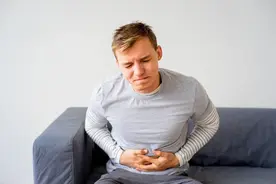 肠癌来临前，会先经历3个症状！劝告：一旦出现，千万别轻易忽视图片