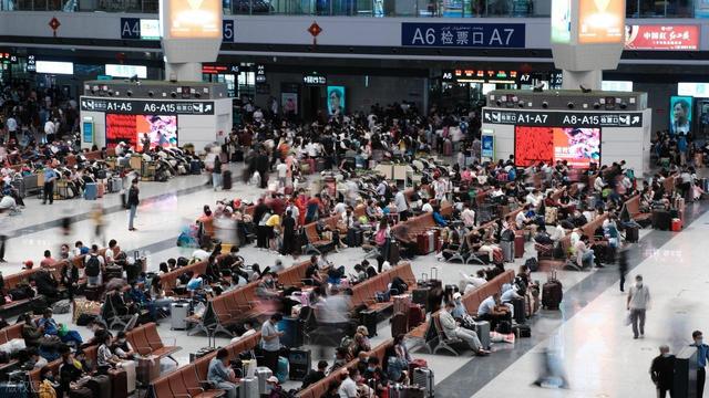 清明2.96亿人次出门：不再挤名山大川，县城反向游成了香饽饽