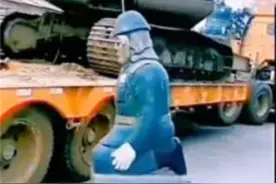 两座侵华日军跪像不翼而飞，监控拍下男人，身上细节让人背后一凉图片